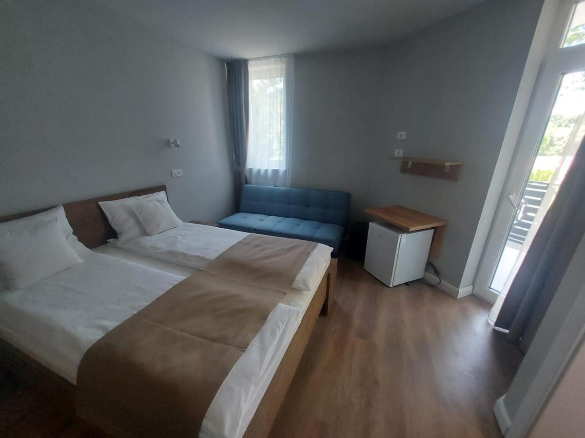 Octogon Hotel Baile Felix Bagian luar foto