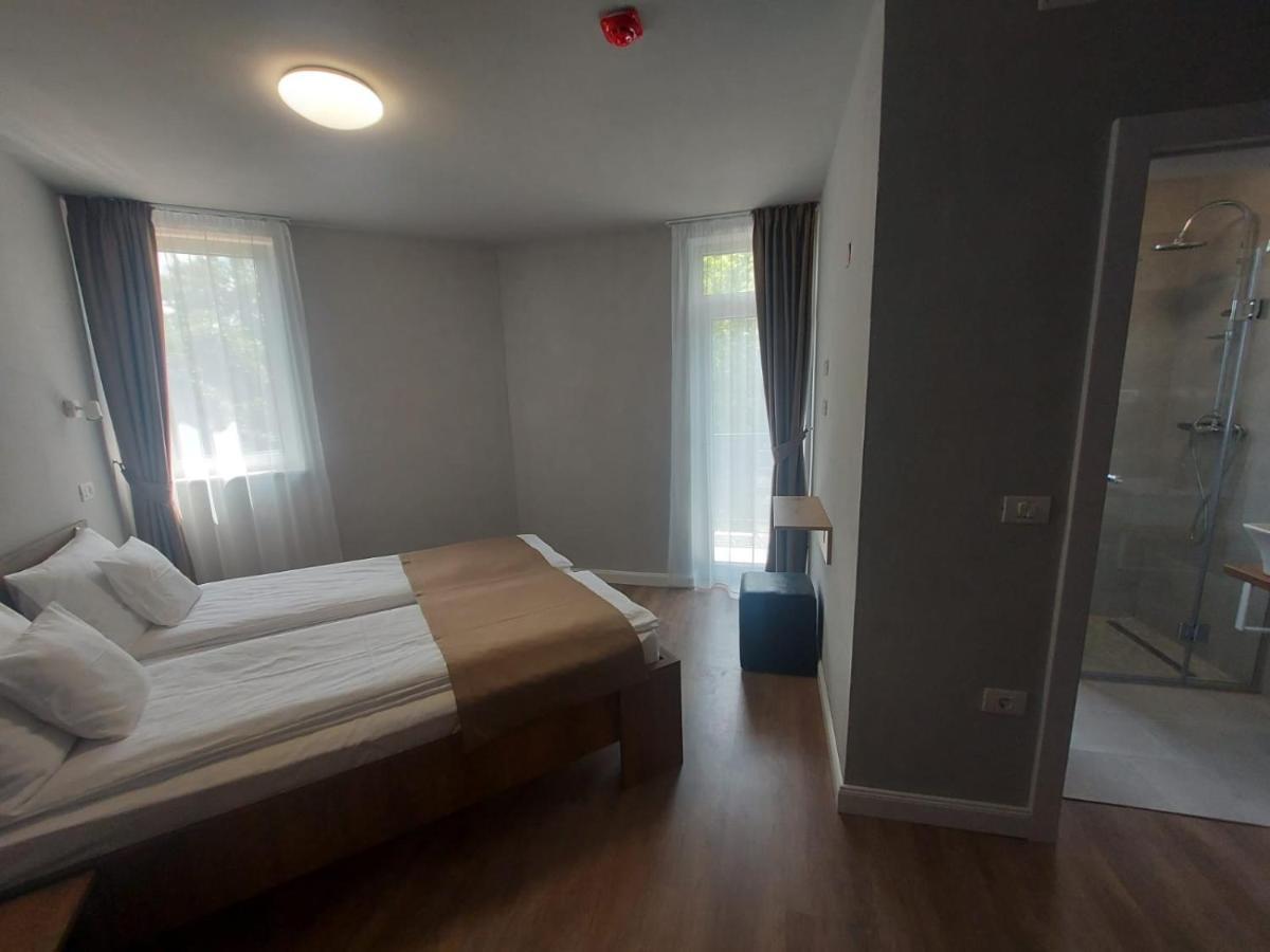 Octogon Hotel Baile Felix Bagian luar foto