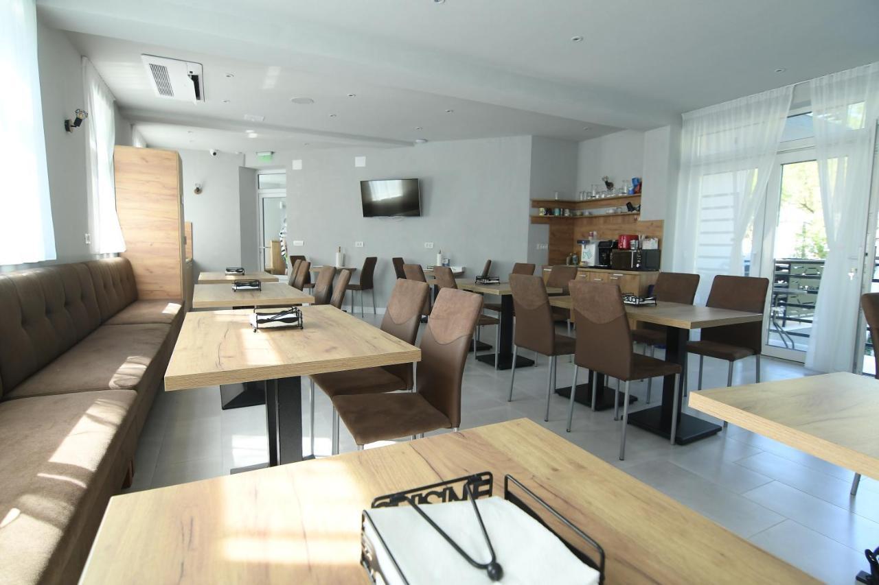 Octogon Hotel Baile Felix Bagian luar foto