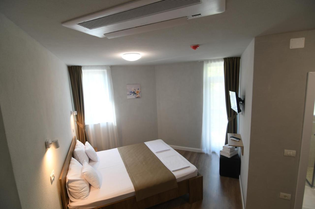 Octogon Hotel Baile Felix Bagian luar foto